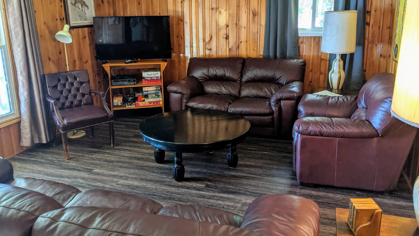 Pigeon-Lake-Resort-Cottage-eleven-living-room